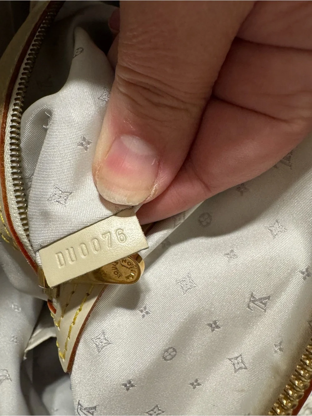 LV Suhali Goatskin Leather Lockit Bag in Ivory with Certificate of Authenticity